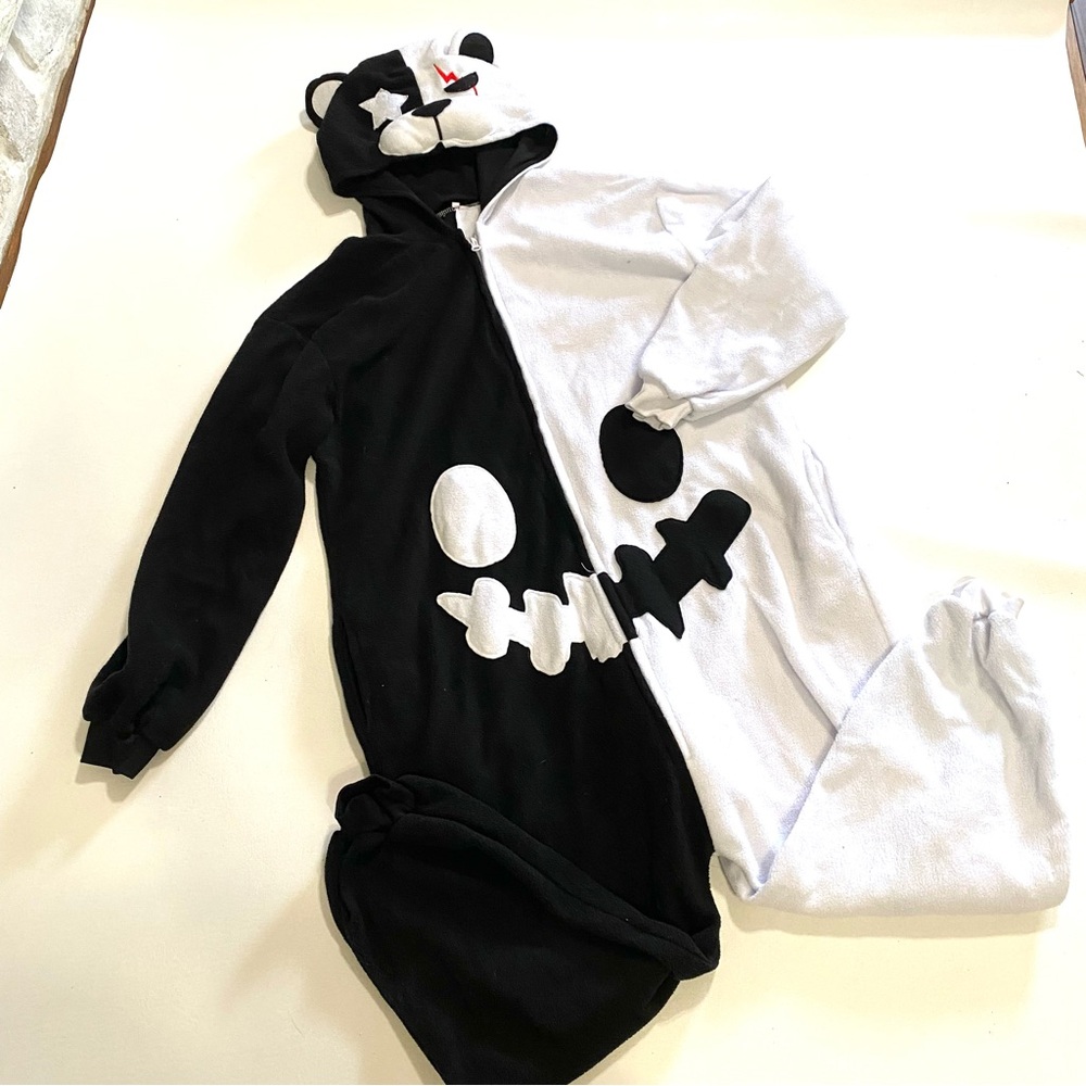 Adult unisex medium Kigurumi Black and White Bear Pajamas Costume
